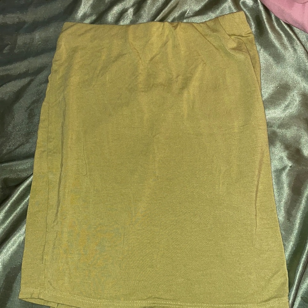Fashion nova green skirt